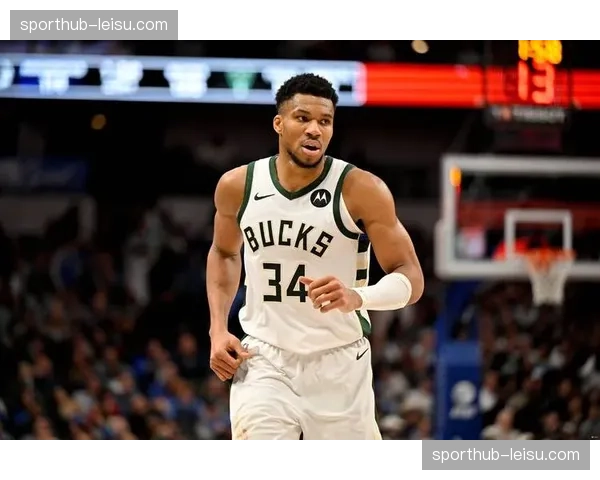 东契奇33.4分领跑积分榜 其8.7助攻彰显全面组织能力